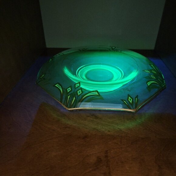 Uranium Collectibe Hand Painted Glass Bowl Depression Glass Geiger Test Amazing! - Picture 9 of 16